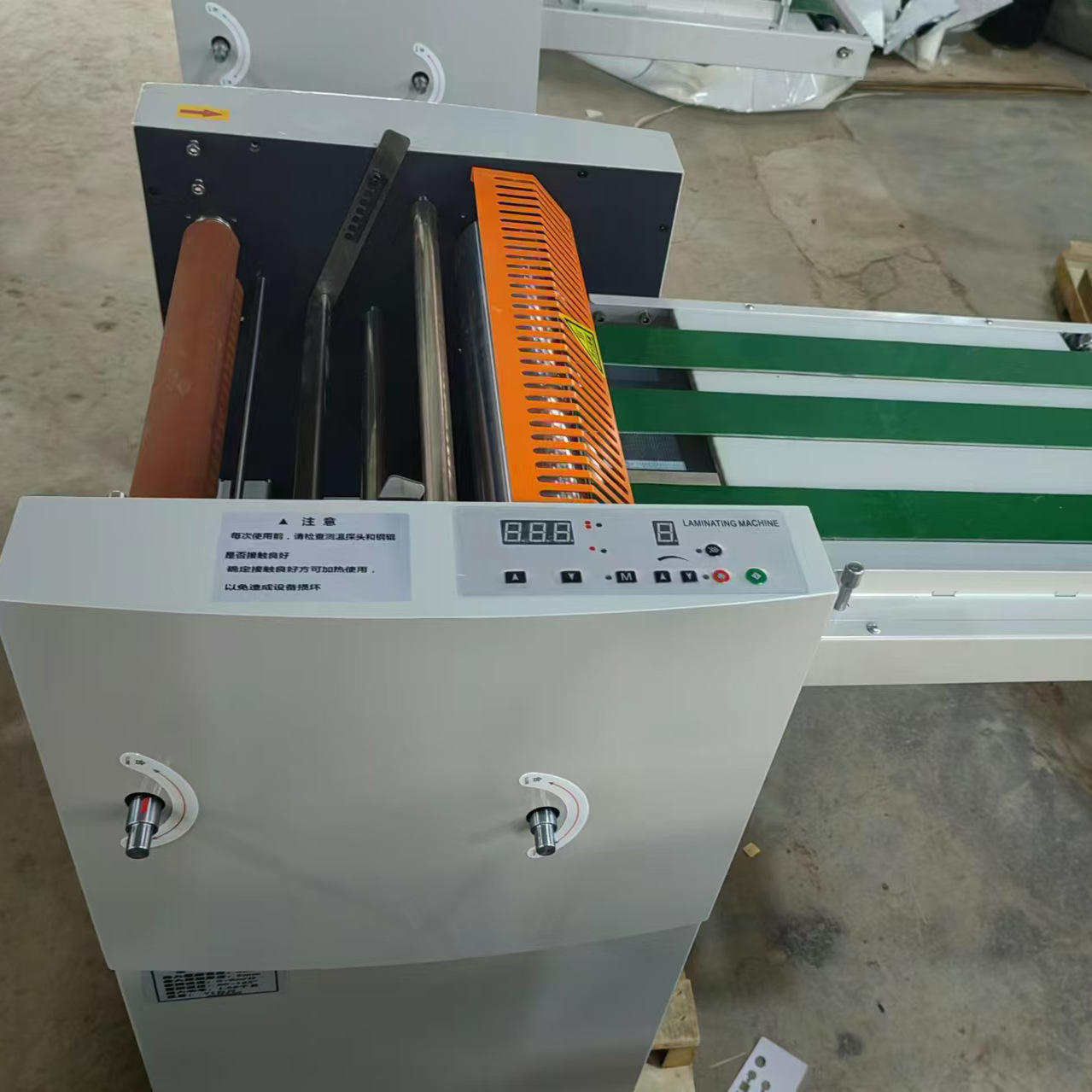 Commercial Printing Shop - CG8400A13
